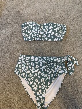 Cupshe Green and White Animal Print Bandeau Bikini
